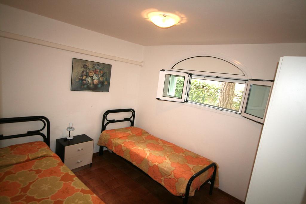 Ba - Villa Stella - 3 Apartments- Lignano Sabbiadoro Zewnętrze zdjęcie